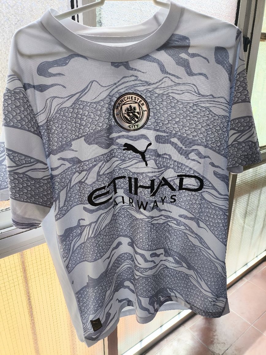 Camisola Man. City 23/24 edição especial ano dragão
