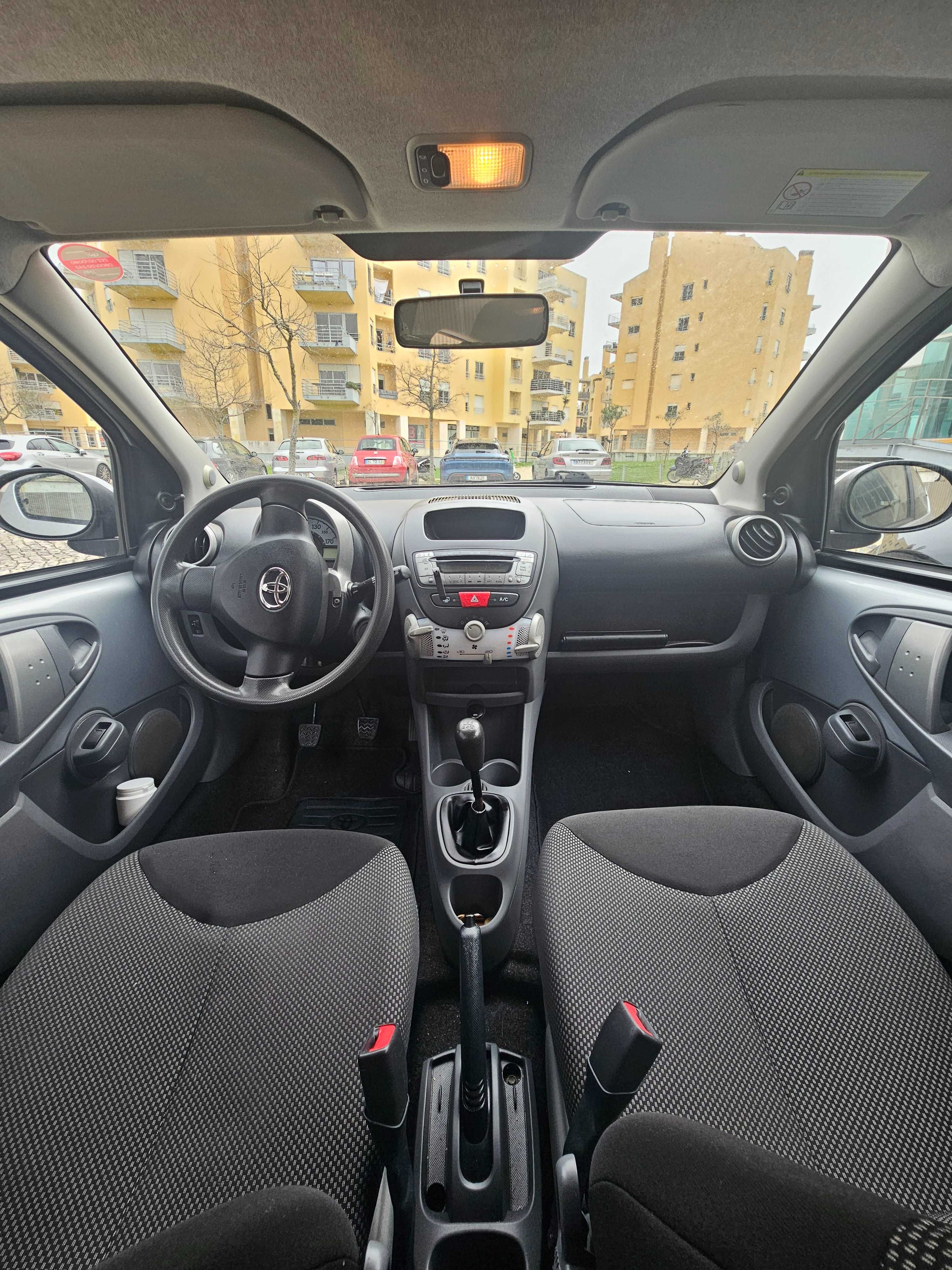 Toyota Aygo 4 portas com AC