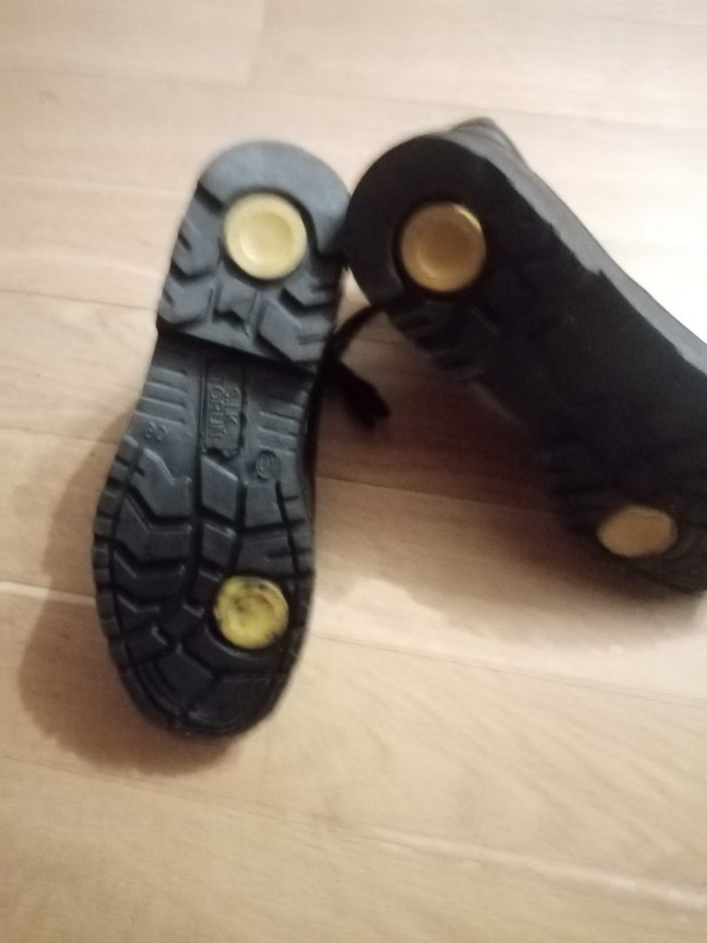 Buty robocze z wzmocnieniem