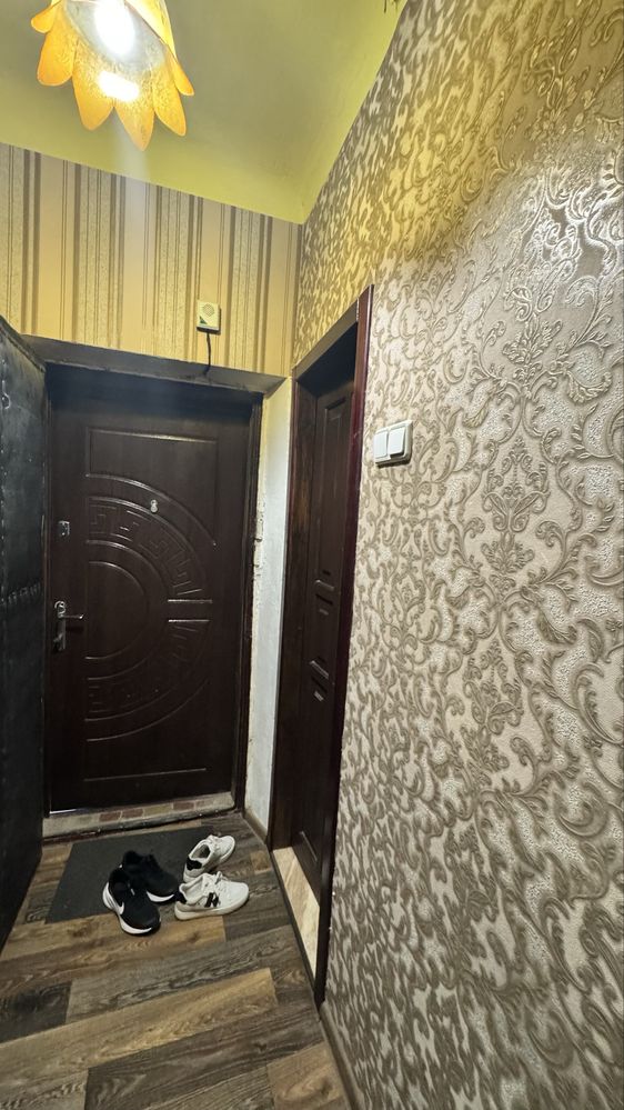 Продам 1 к.кв в центре 2 этаж