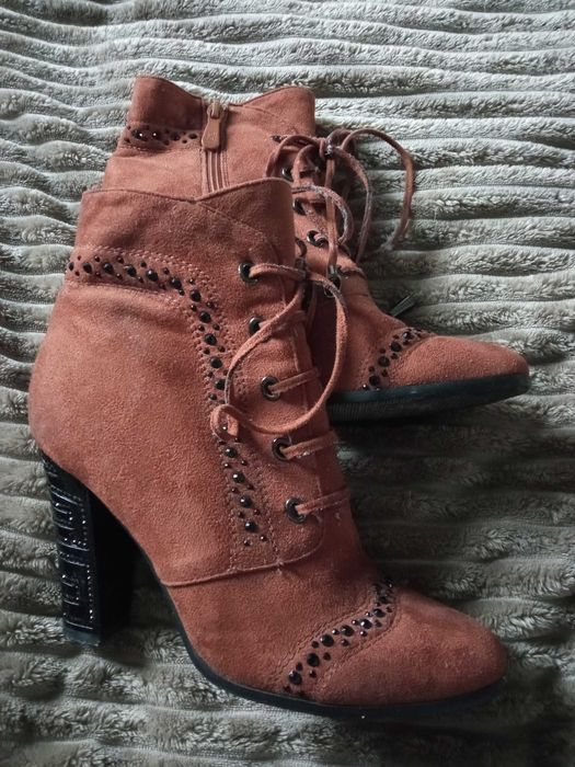 Ботінки, черевики, черевички