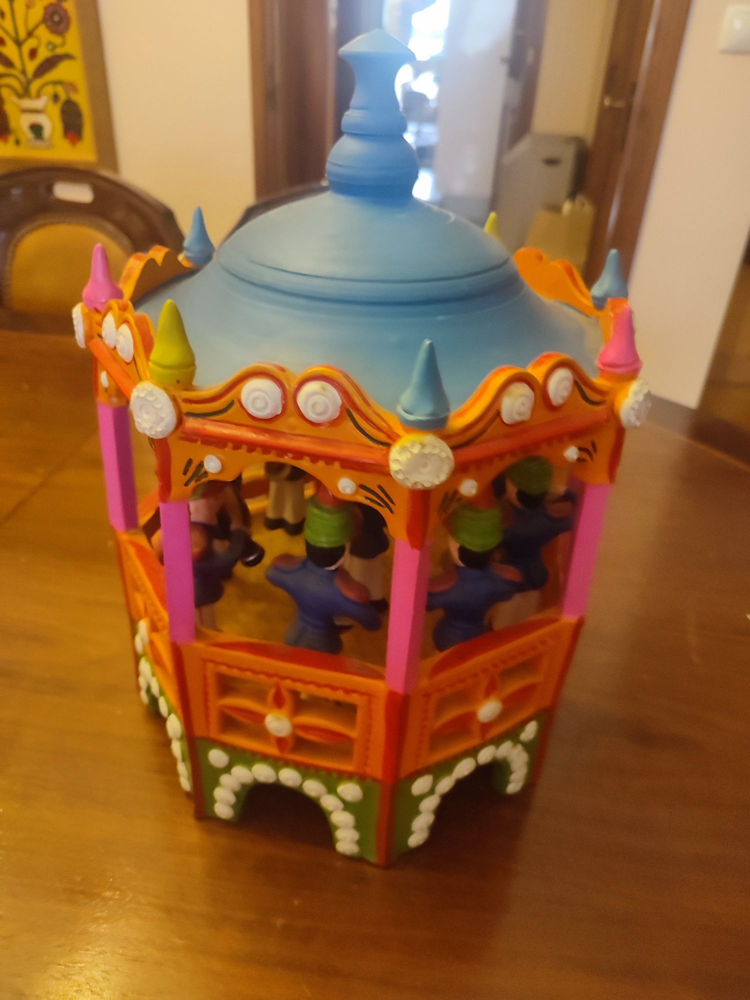 Vendo coreto  muito bonito com figuras Negociável