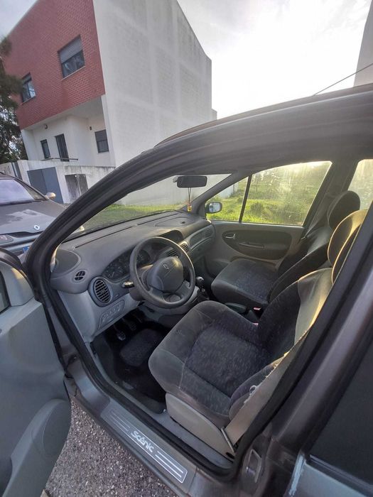 Renault Scénic - ano 2002 com 230mil km