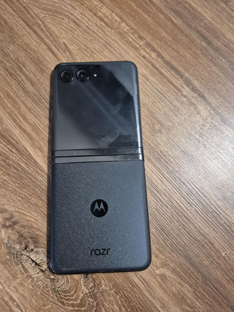 Składana Motorola razr 40 ultra stan idealny