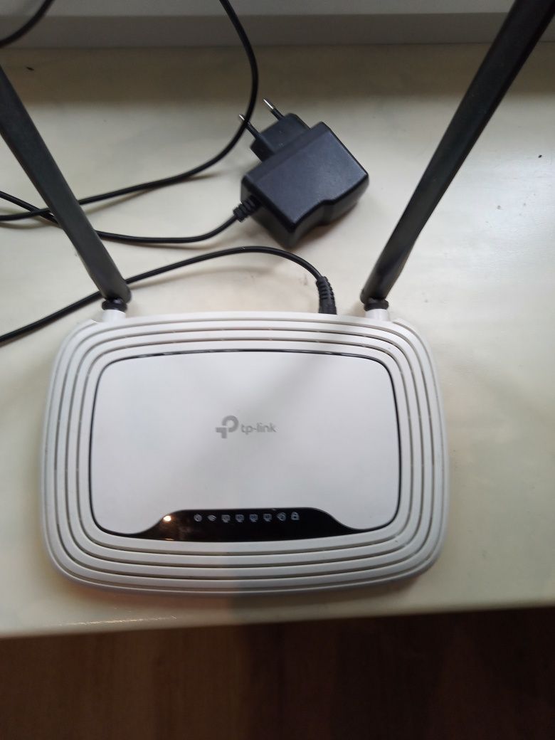 Router TP-LINK WR841N