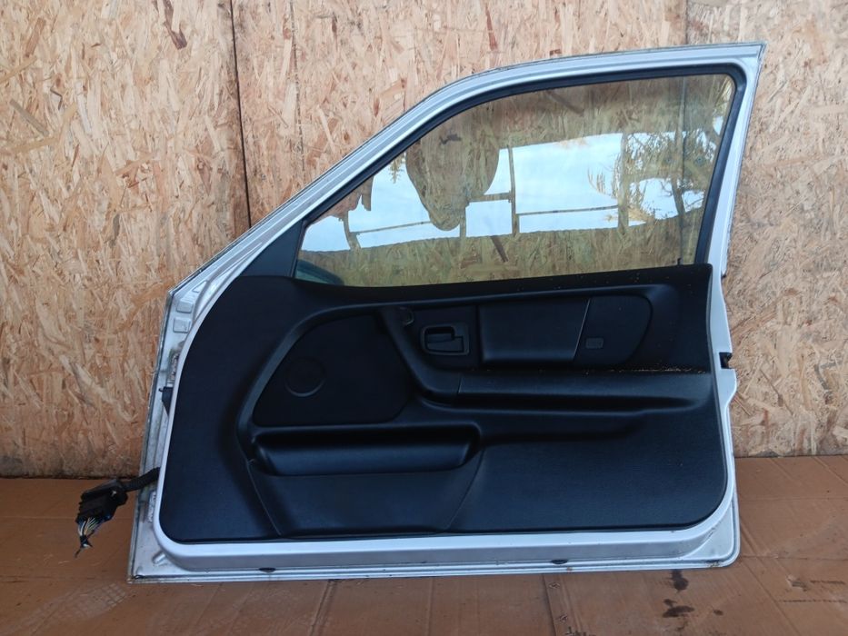 Bmw e36 compact drzwi prawe pasażerka kompletne KPL