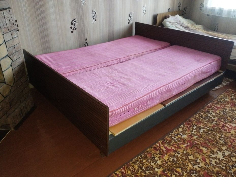 Ліжко двуспальне