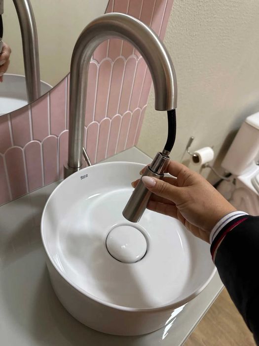 NOWA Srebrna Bateria Umywalkowa - Zmienny Strumień Wyciągany Wężyk