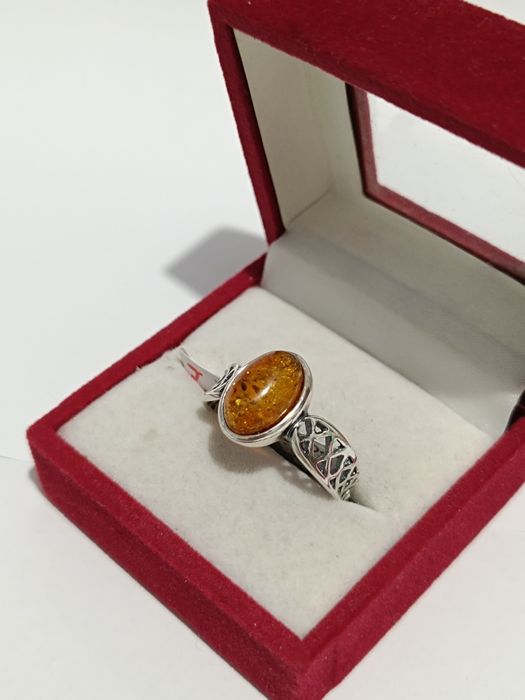 Srebrny pierścionek z herbacianym bursztynem roz.21, srebro próby 925