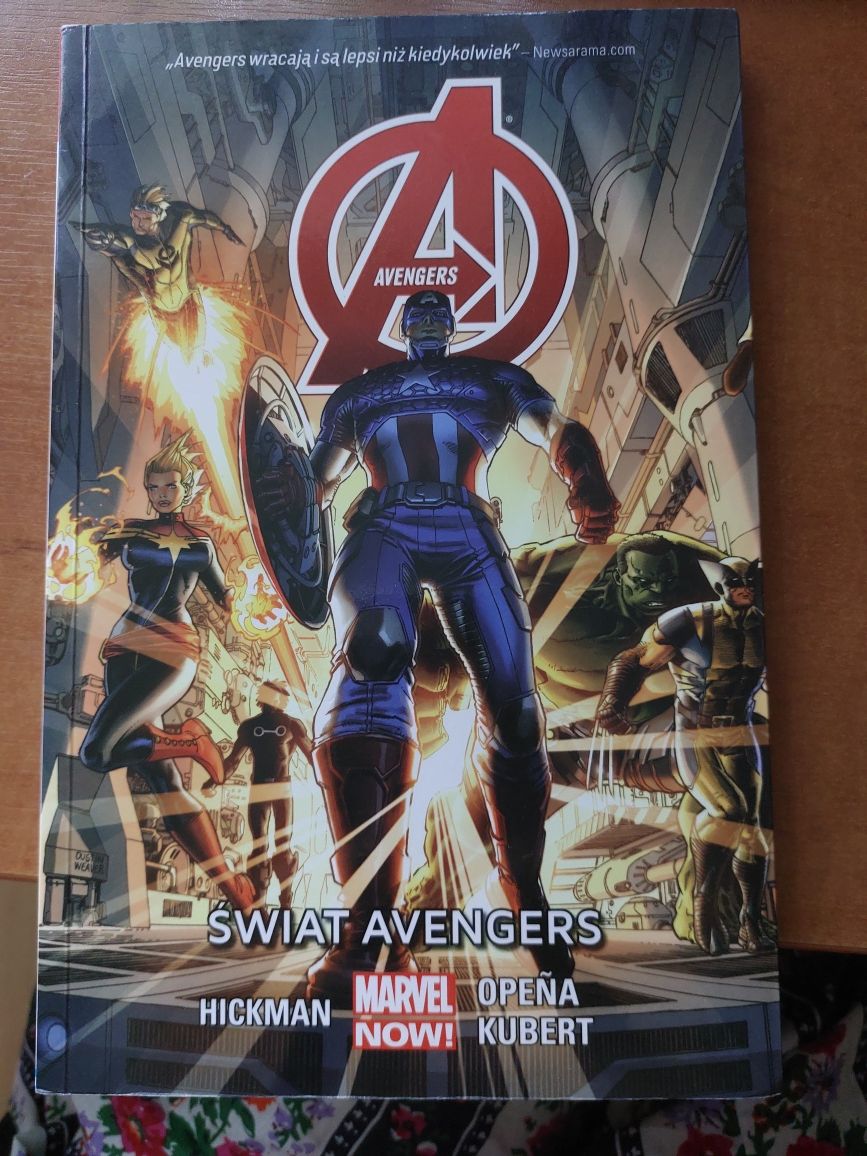 Świat Avengers komiks tom 1 Opena Kubert Hickman Marvel