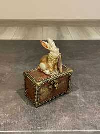 Figurka Królik Wielkanocny szkatułka dekoracja Zając kuferek skrzynka