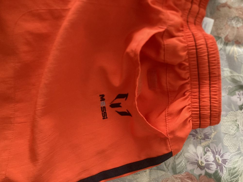 Calções Adidas como novos 12/14 anos