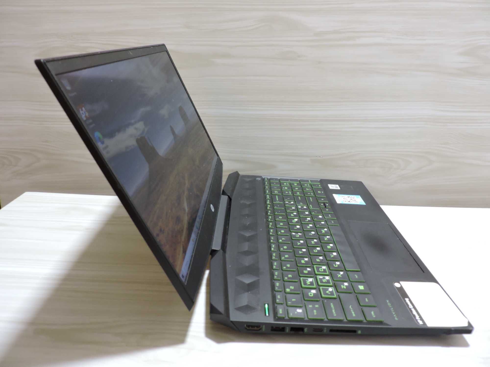 HP Pavillion /15.6 FHD IPS/I5 10300H/16GB/SSD 512Gb/UHD/подсветка