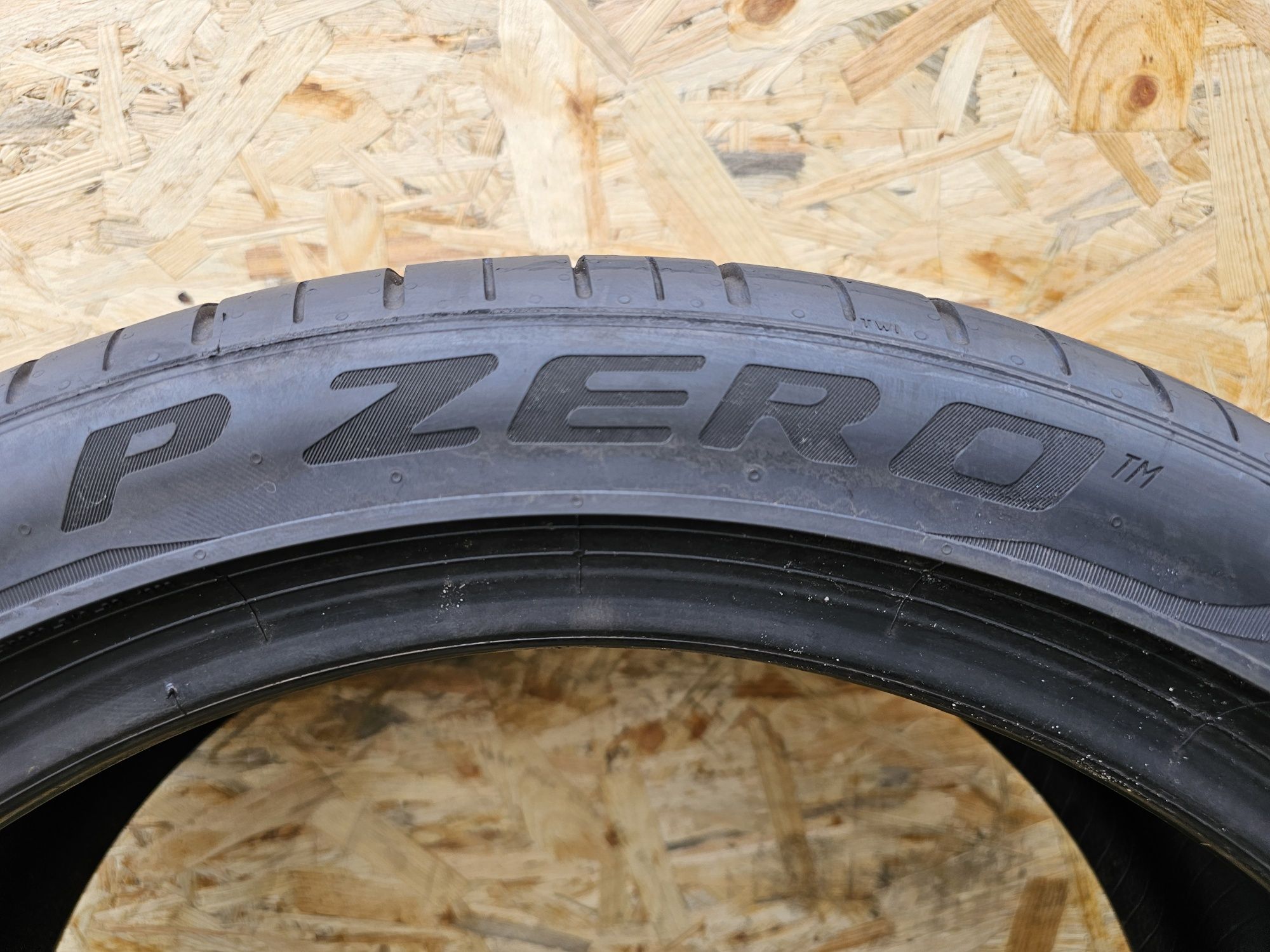 BDB Stan!!  6,7mm. 255/40 r20 Pirelli P Zero. 23/24