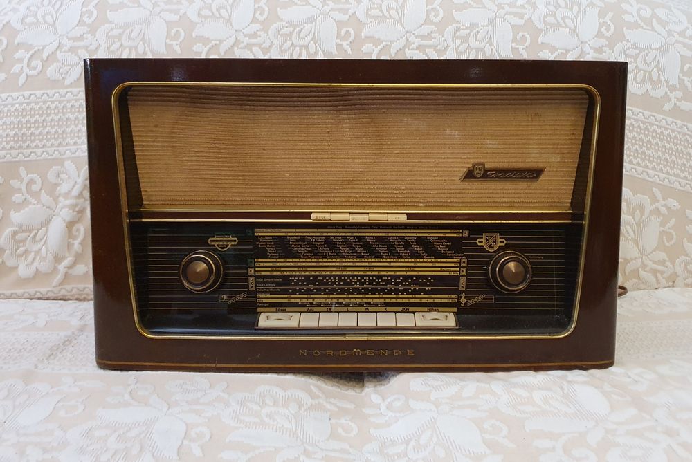 Rádio de válvulas, antigo