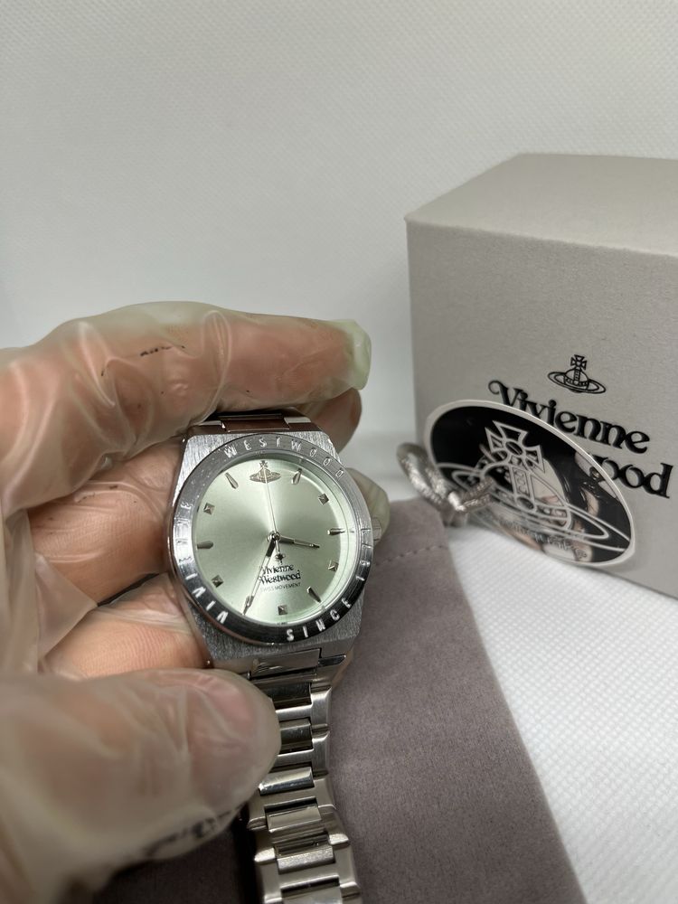 Годинник vivienne westwood time machine