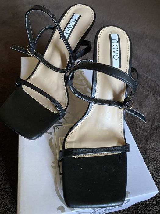 Босоножки на каблуке. Женская обувь.