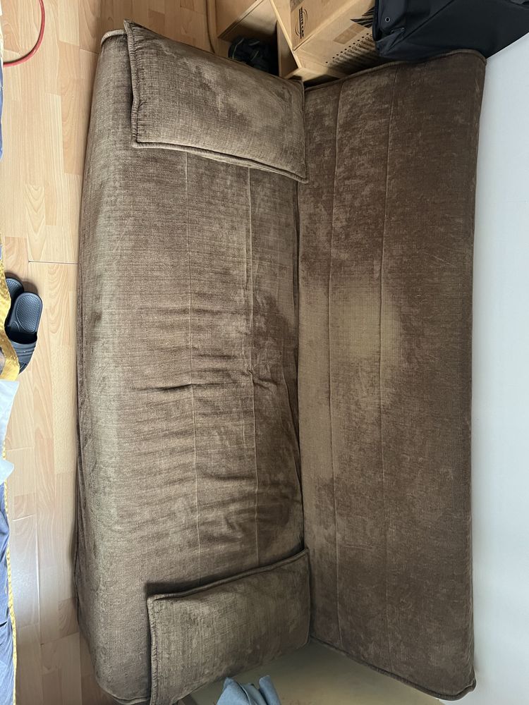 Sofa kanapa ikea beddinge z narzuta i pojemnikiem na posciel pokrowiec