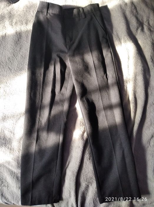 Spodnie materiałowe chłopięce F&F r 134