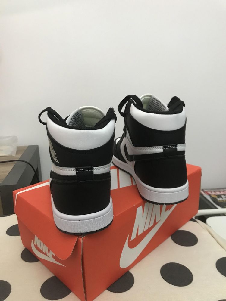 Air Jordan 1 Retro High Black & White