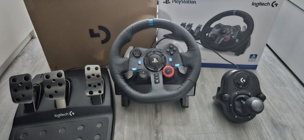 Kierownica logitech g29 + shifter,używana kilka razy,posiada gwarancje