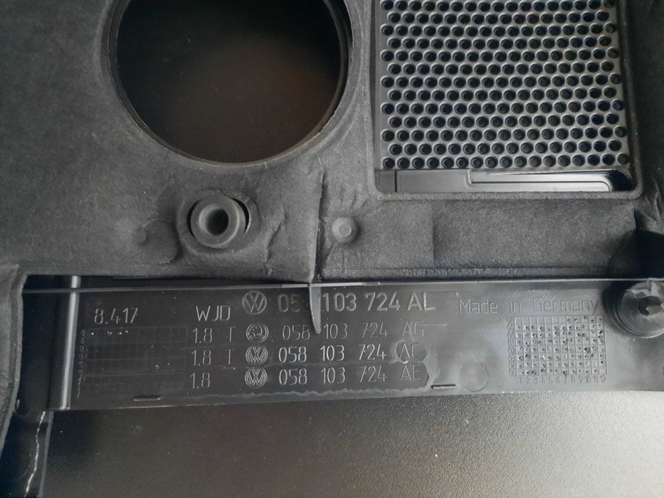 Кришка двигуна  Passat B5 1.8t VAG 058103724AC  /3B0 823 593 C