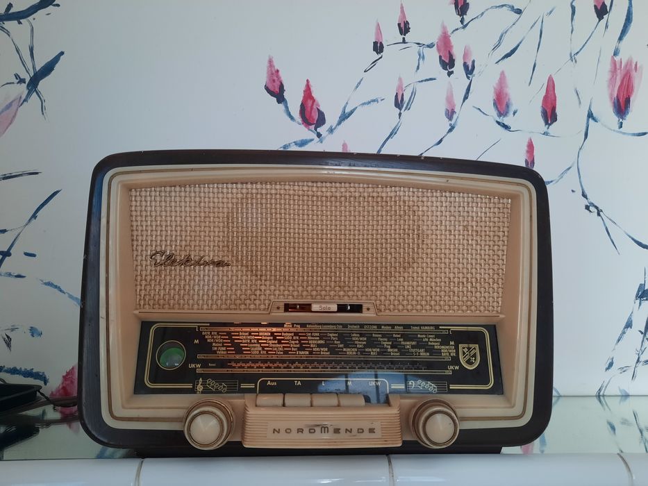 Radio z lat 50-tych Elektra Nordmende retro