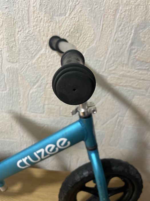 Дитячий беговел Cruzee