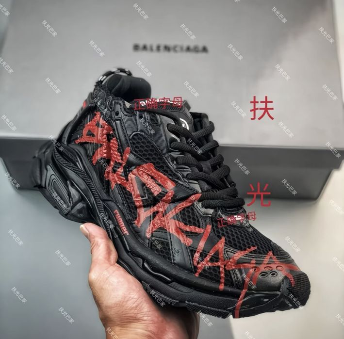 Balenciaga runner