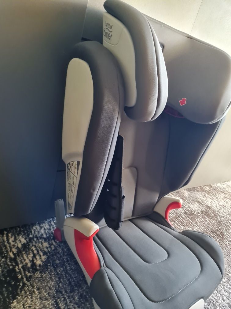 Автокрісло Britax Romer Kidflx 2R