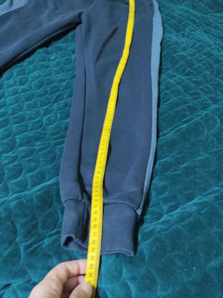 Granatowe spodnie dresowe. Identic Man r.M