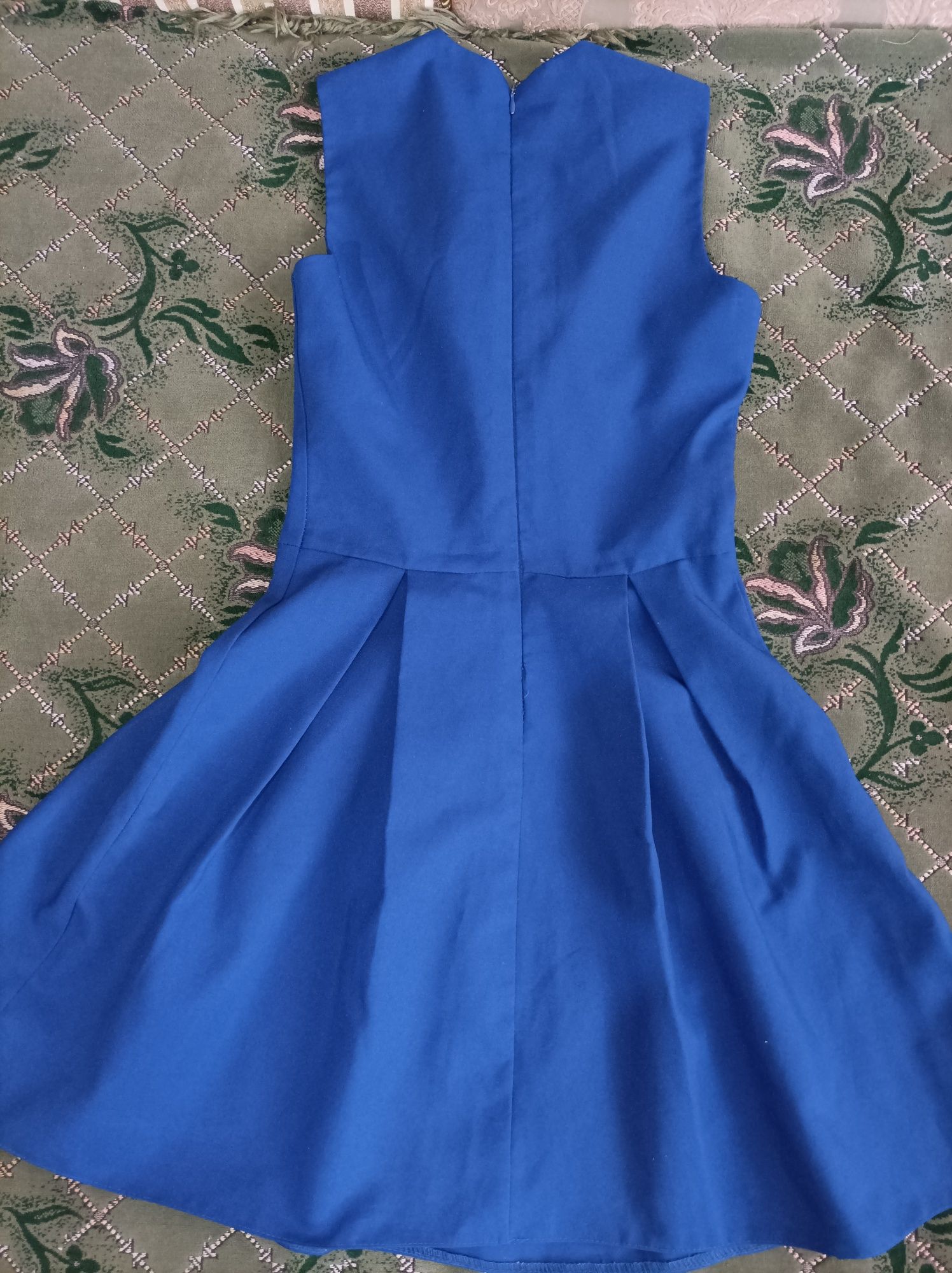 Сукня строгого фасону
