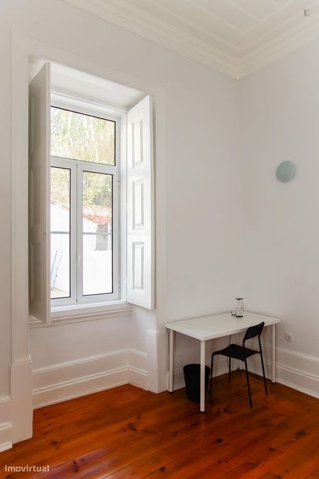 23779 - Quarto de solteiro com encanto perto...