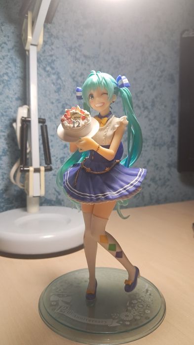Фігурки Hatsune Miku 2019 і Хощіно Аі o shi no Ko Ai Hoshino
