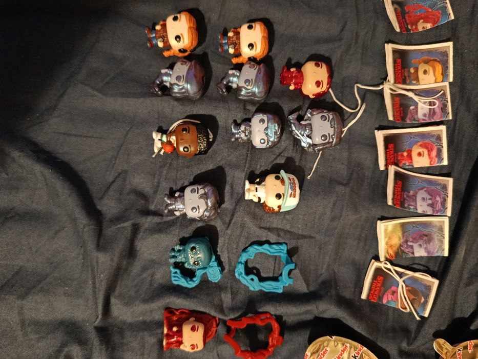 Funko pops Kinder Joy Stranger things