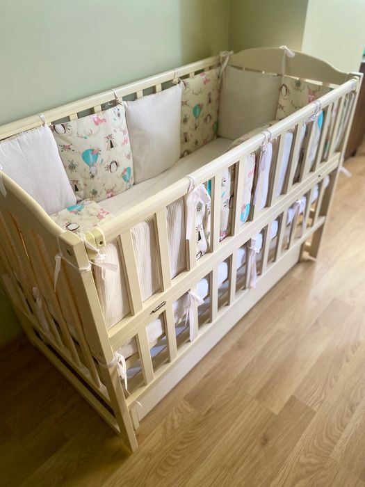 Дитяче ліжечко-манеж