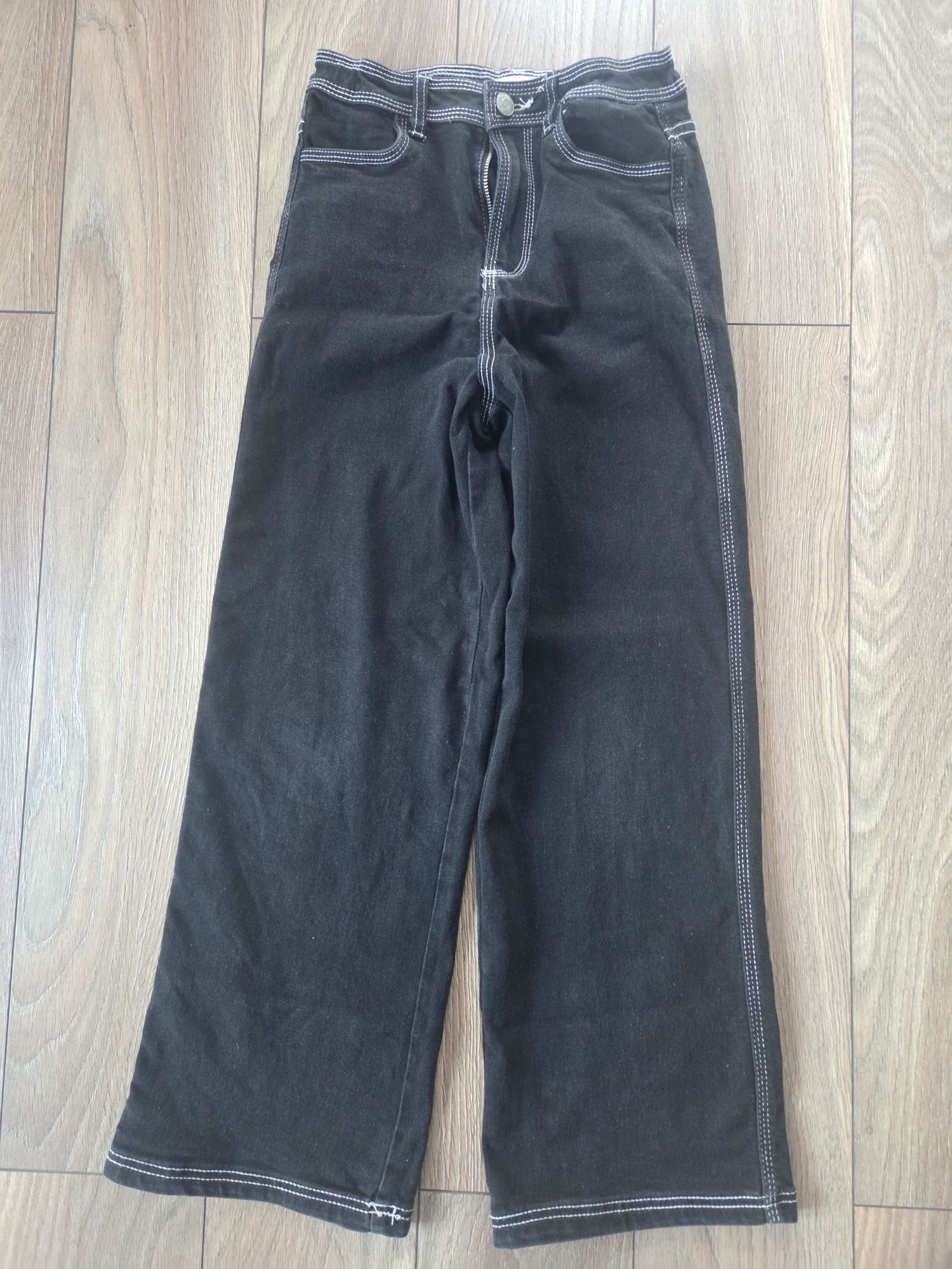 Spodnie jeans r. 146