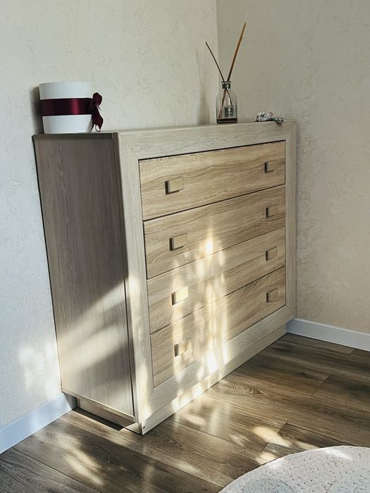 Комод і 2 тумбочки приліжкові