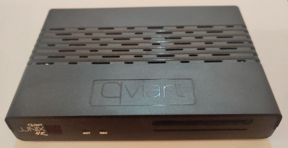 Enigma 2 Qviart LUNIX 4K Twin Tuner DVB-S2X w idealnym stanie