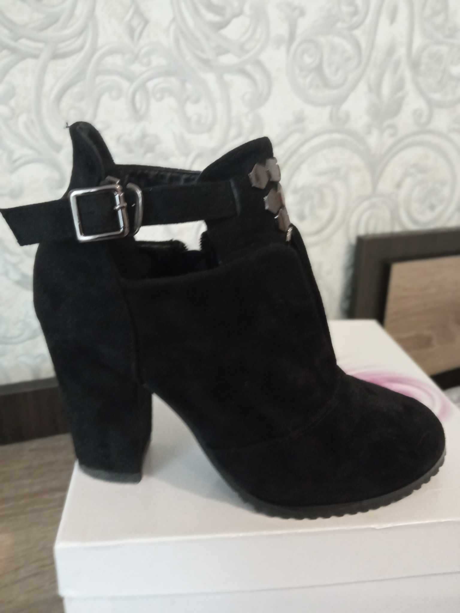 Туфлі чорні жіночі , екозамш, розмір 36 устілка 23,5 см