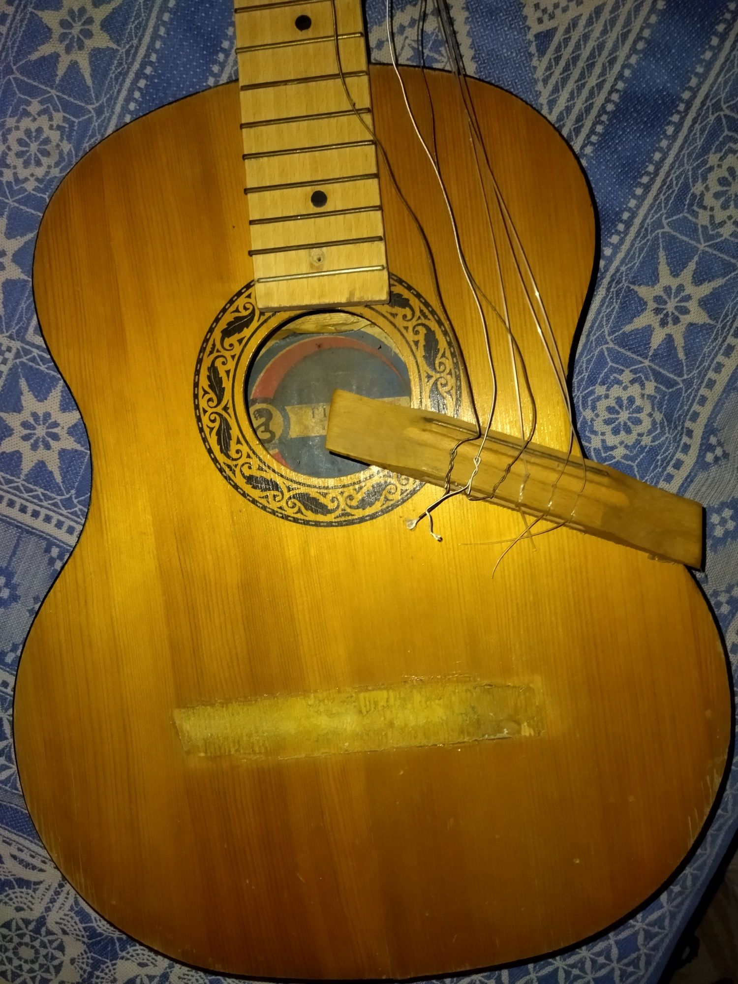 Гітара акустична 6-струнна під ремонт