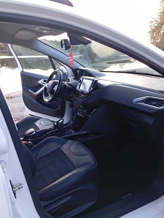 Peugeot 2008 1.2 ALLURE