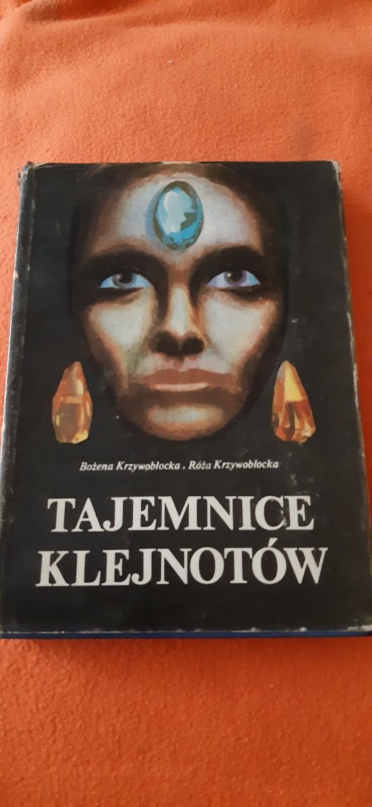 Tajemnice klejnotów Bożena i Ŕóża Krzywobłocka