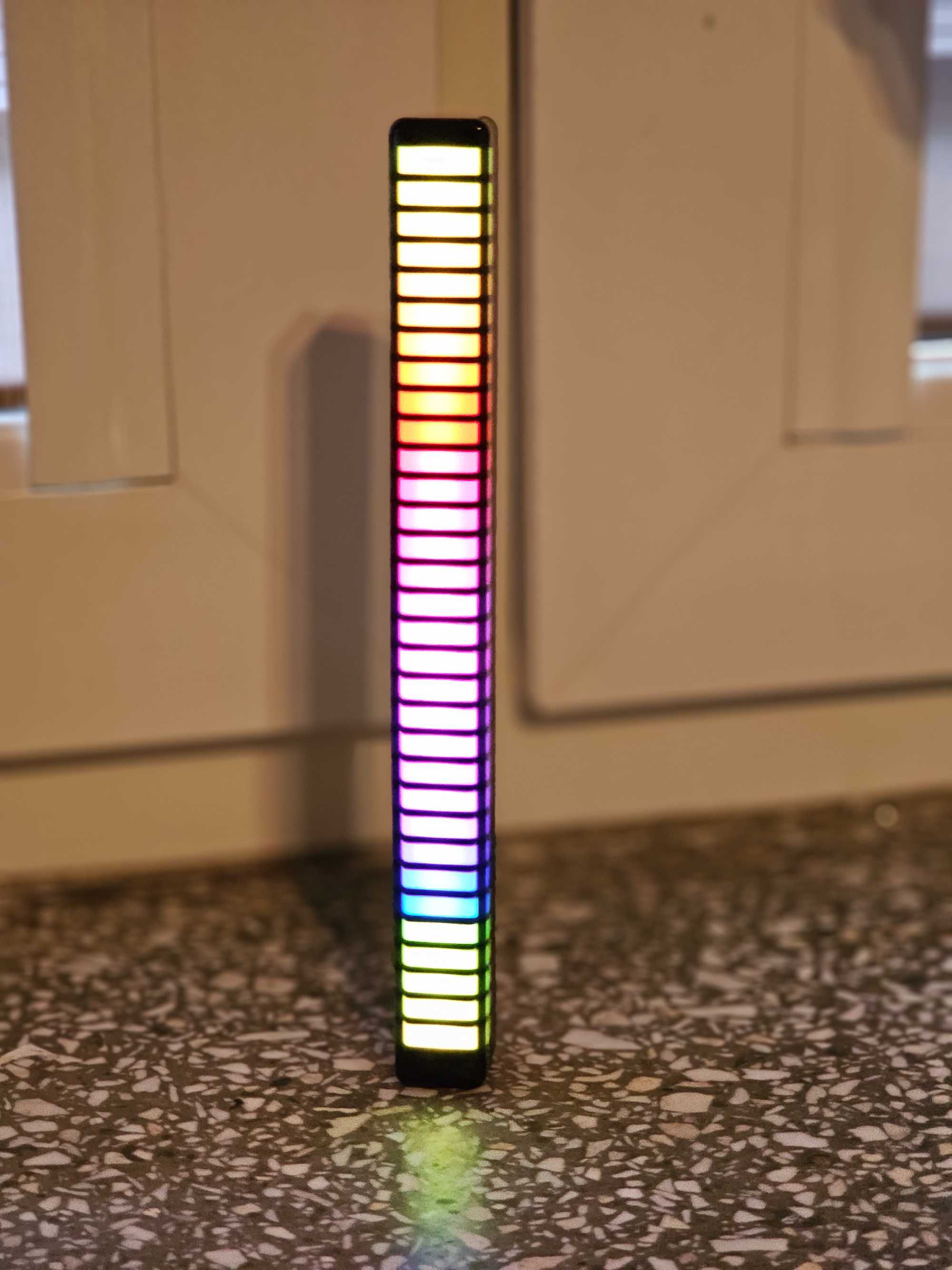 Lampka reagująca na dźwięk - equalizer LED RGB