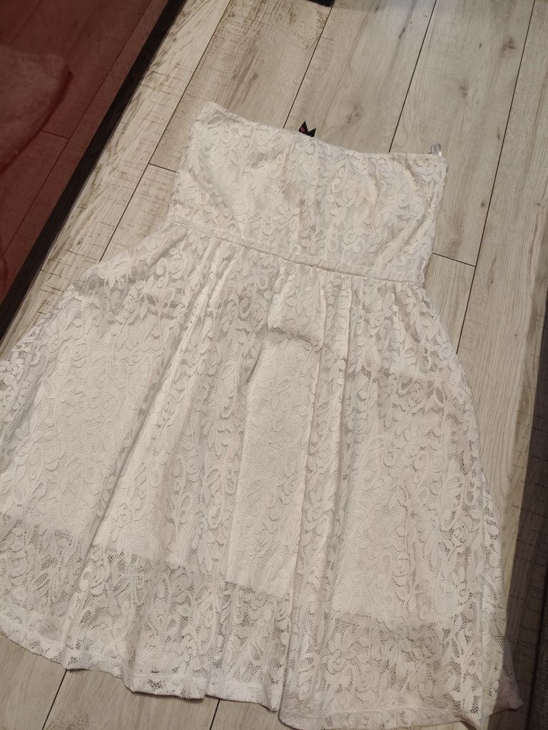 Sukienka krótka cienka letnia biała w koronkę bez ramiączek CoolCat