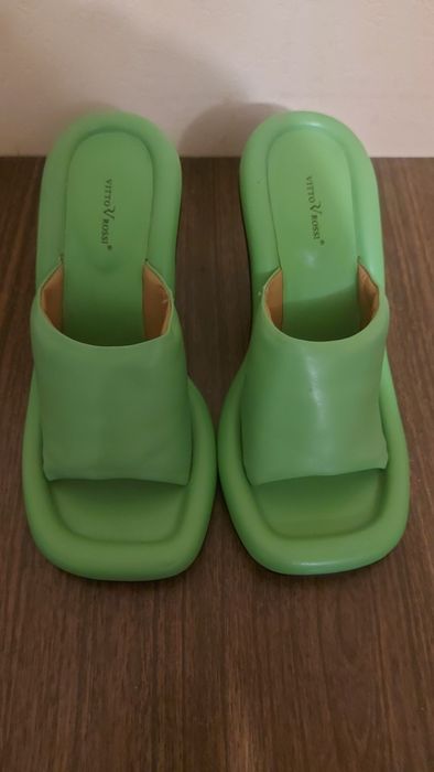 Шльопанці, мюлі жіночі.