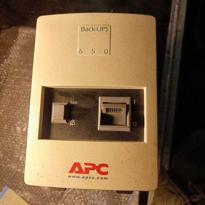 Джерело безперебійного живлення (ДБЖ) APC Back-UPS 650