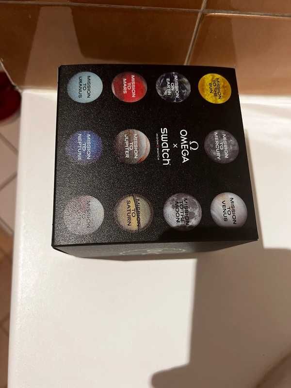 SO33L100 Omega x Swatch – Nowy Model Uran Premiera