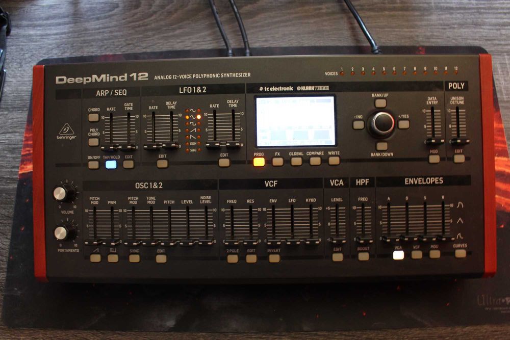 Behringer DeepMind 12D