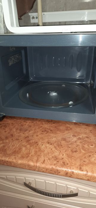 Продам микрохвильову піч LG з тостером.3200грн.